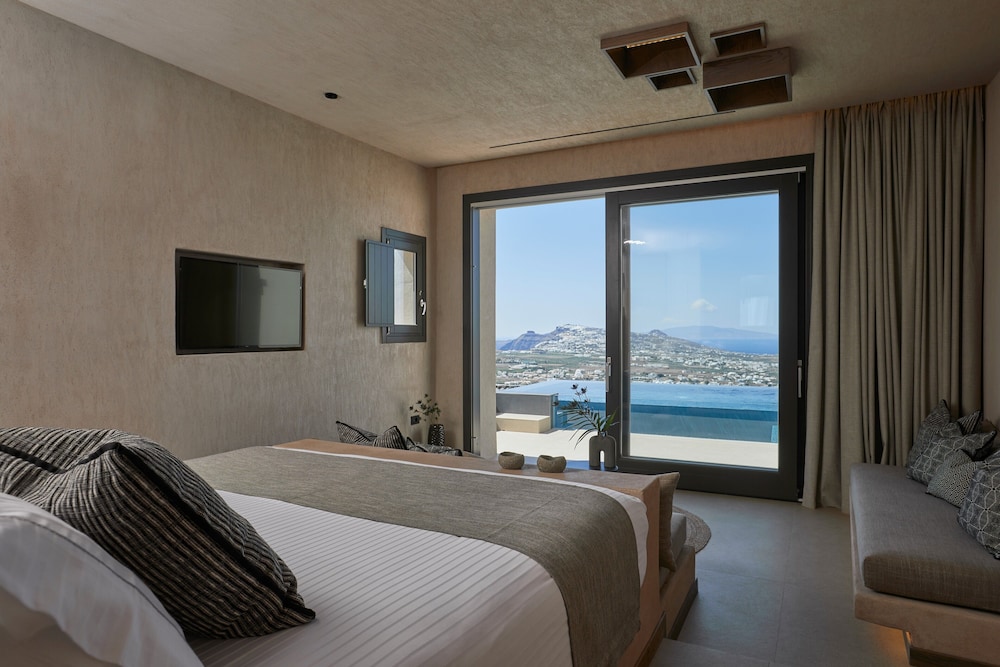 North Santorini Luxury Spa Hotel 17/50