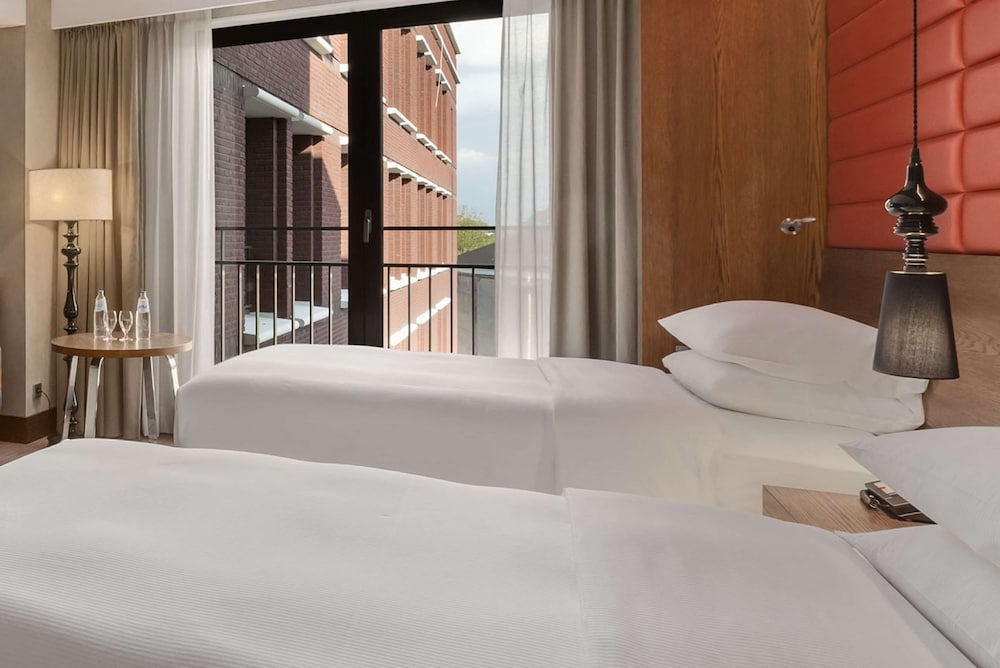 Hilton The Hague 8/66