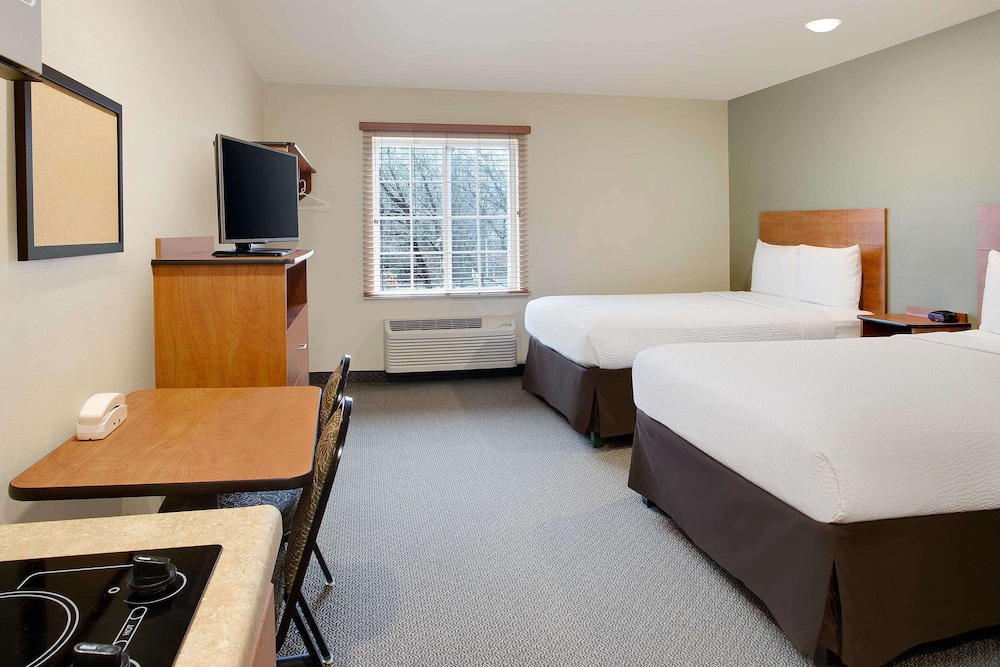 room, 2 queen beds, smoking