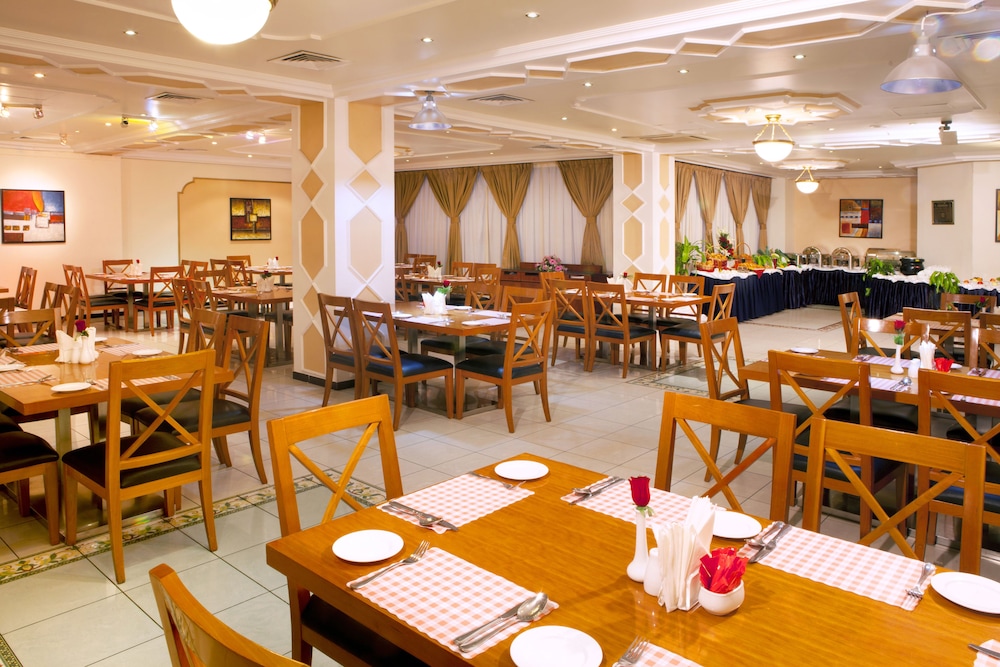 restaurant cafeteria