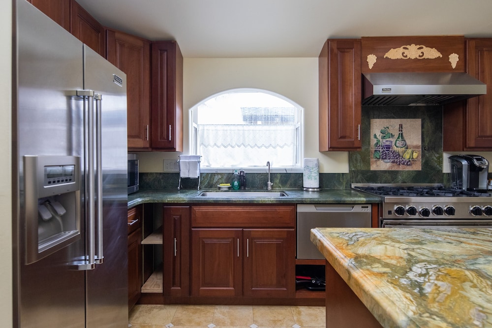 Vendange Carmel Inn and Suites 52/55