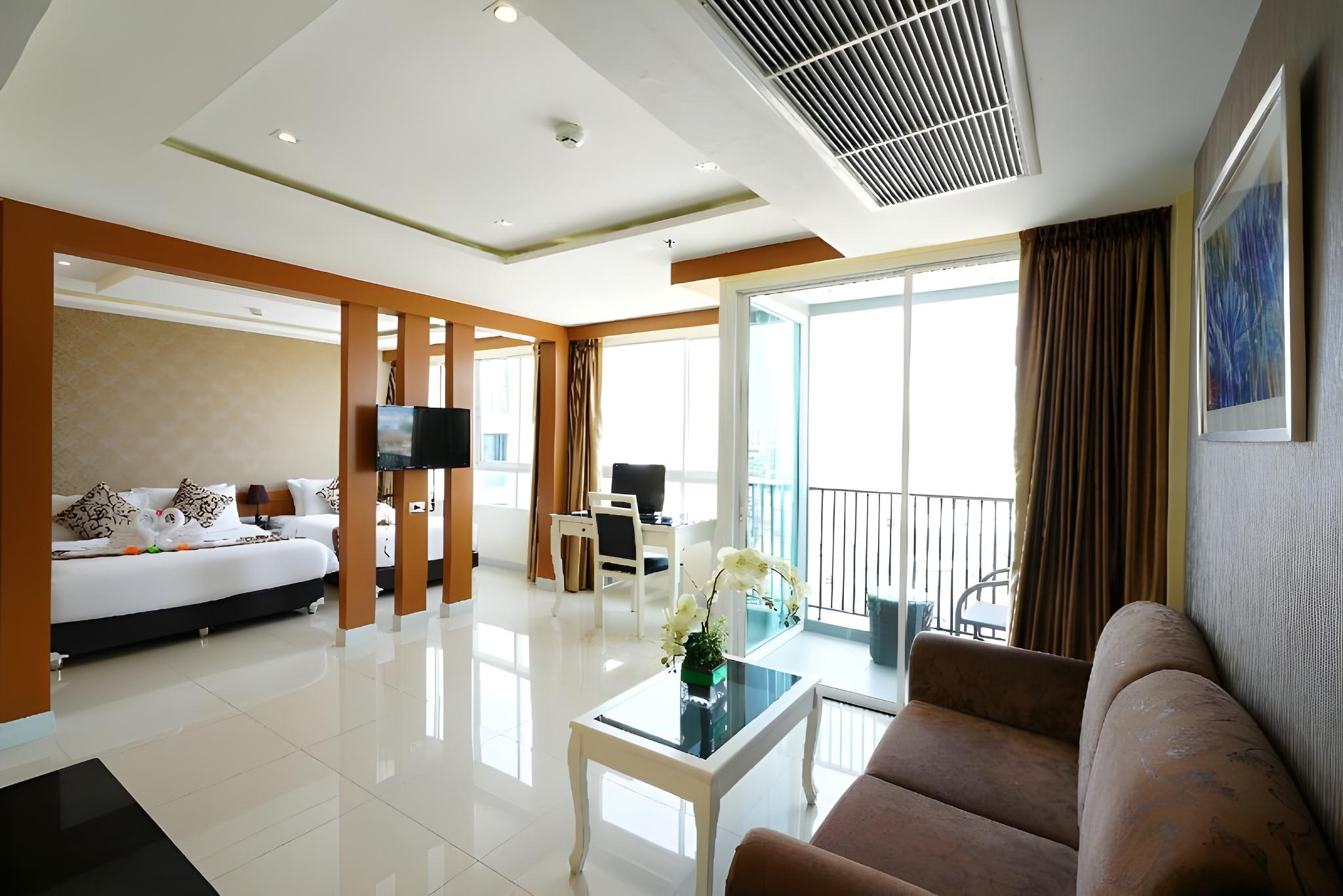 Semi Room, Suite