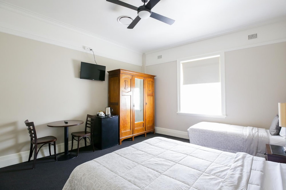 HOTEL GOSFORD 16/64