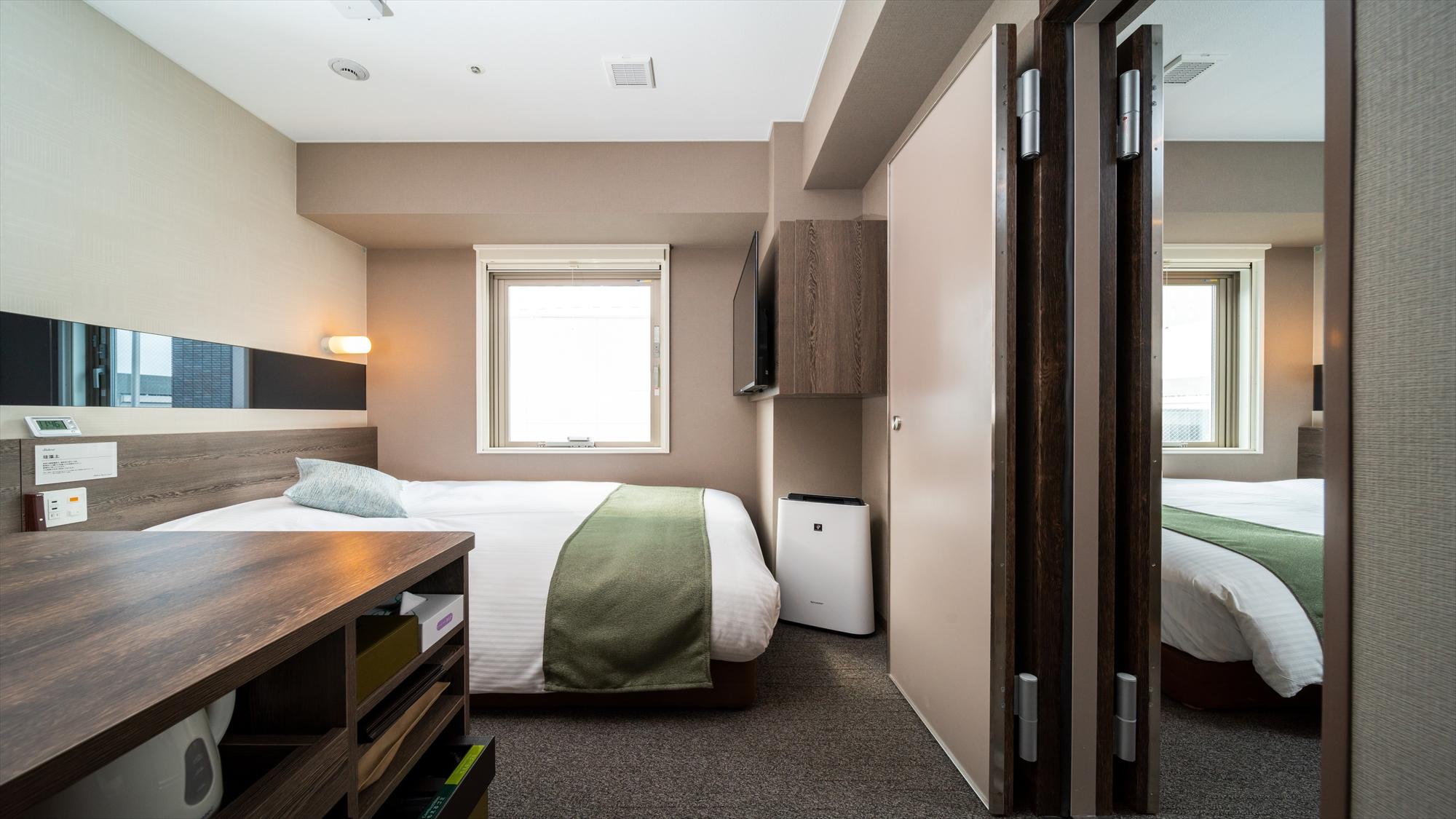 Connecting, Tower, 2 Double Beds