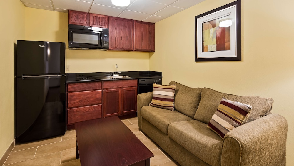 Best Western Airport Inn And Suites Cleveland 25/37