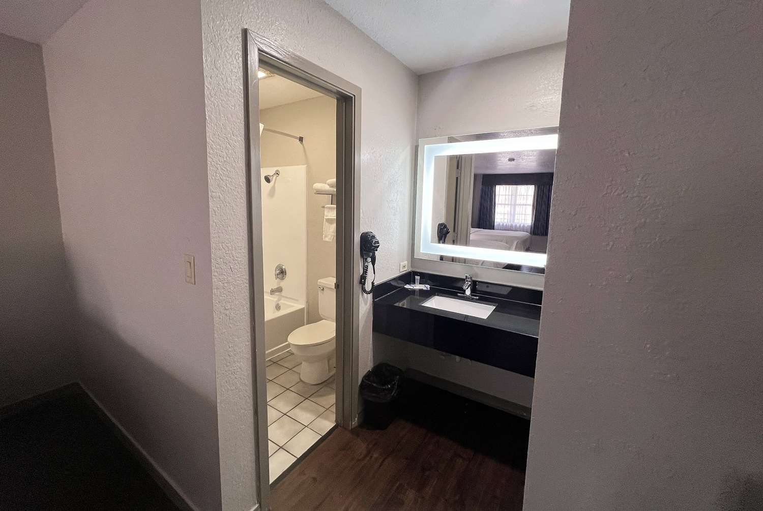 Days Inn By Wyndham Canton 42/43