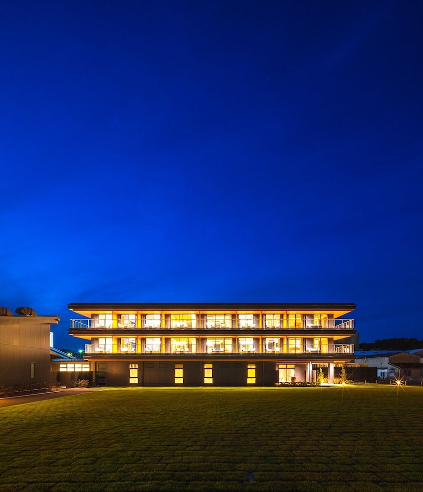 UNO HOTEL 2/58