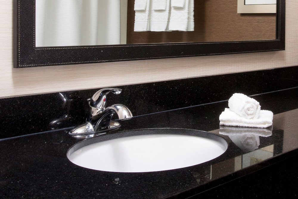 Fairfield Inn and Suites South Bend Mishawaka 12/21