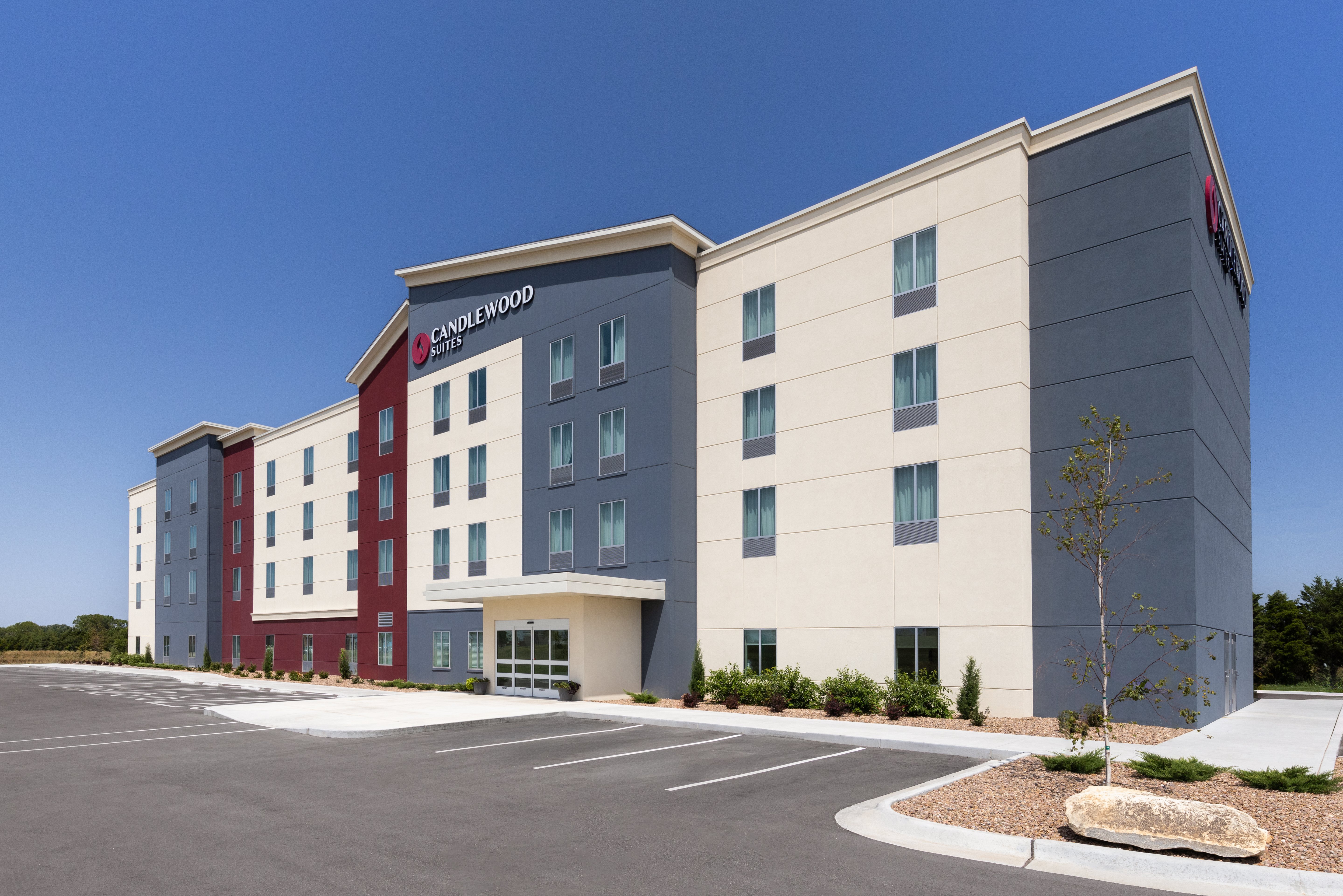 Candlewood Suites McPherson 16/18