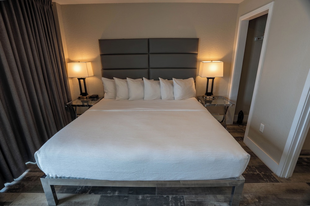Barefoot Beach Hotel 26/70