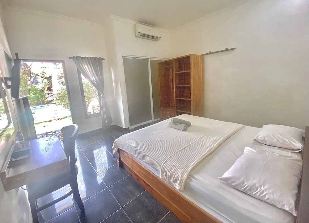 SUPERIOR, DOUBLE OR TWIN BED