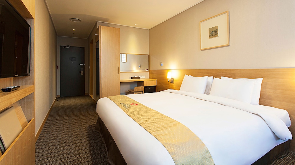 Hotel Skypark Central Myeongdong 12/44