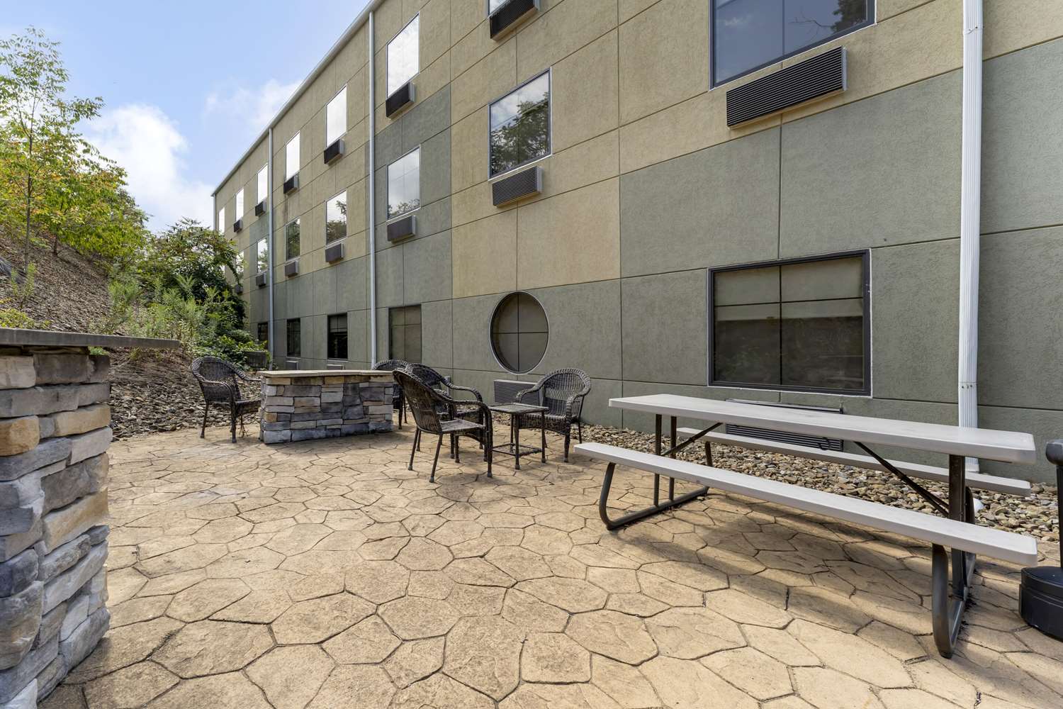 Comfort Suites Monaca, PA 36/37