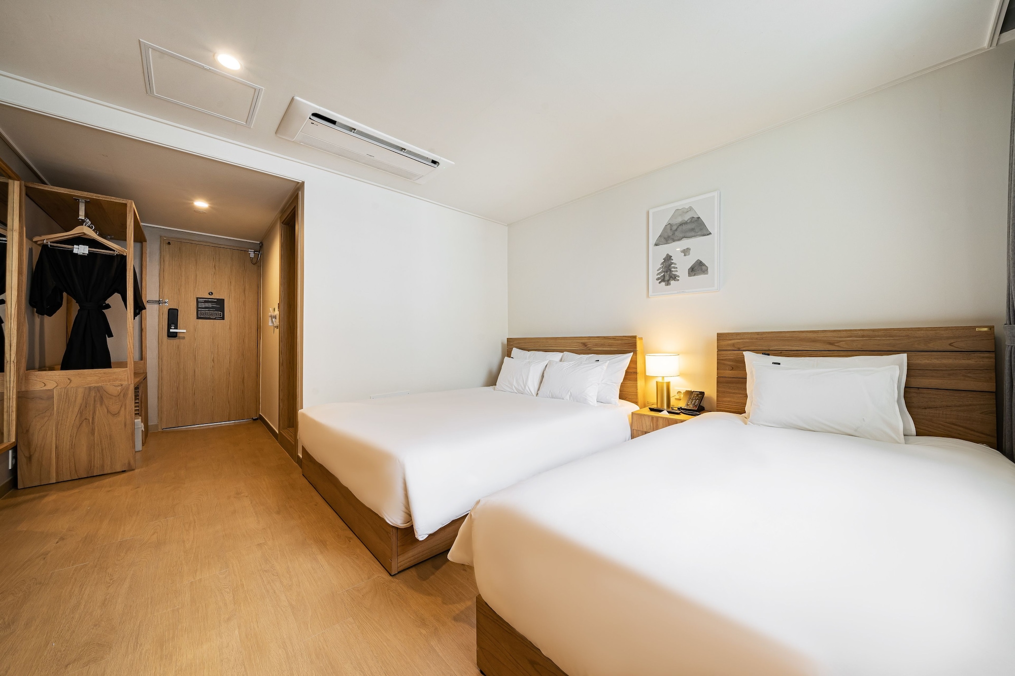 DELUXE, TWIN BEDS