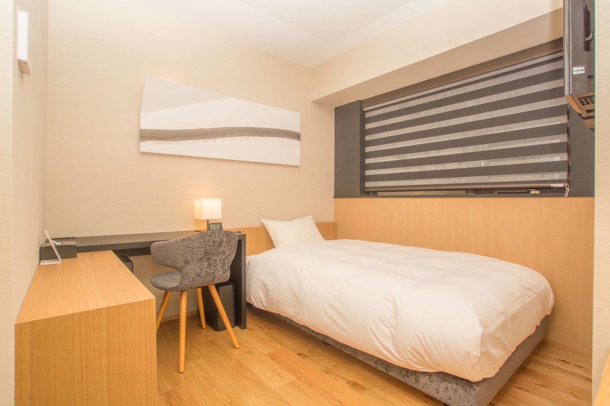 ROOM, SINGLE