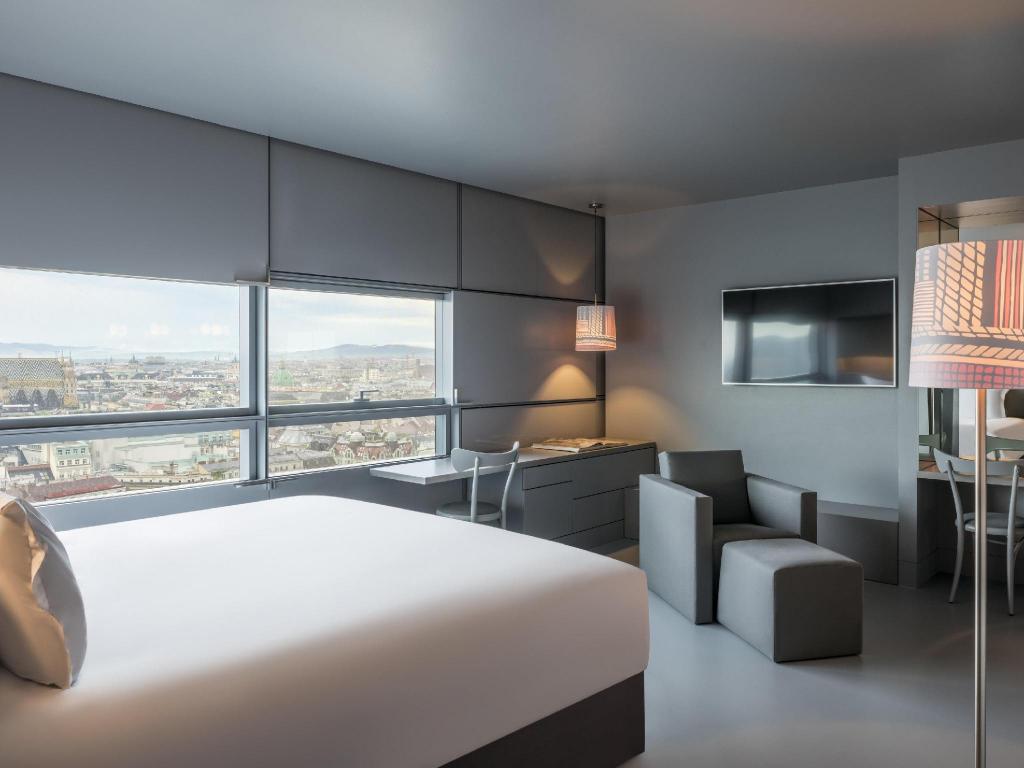 Executive, King Bed, Cathedral View, High Floor