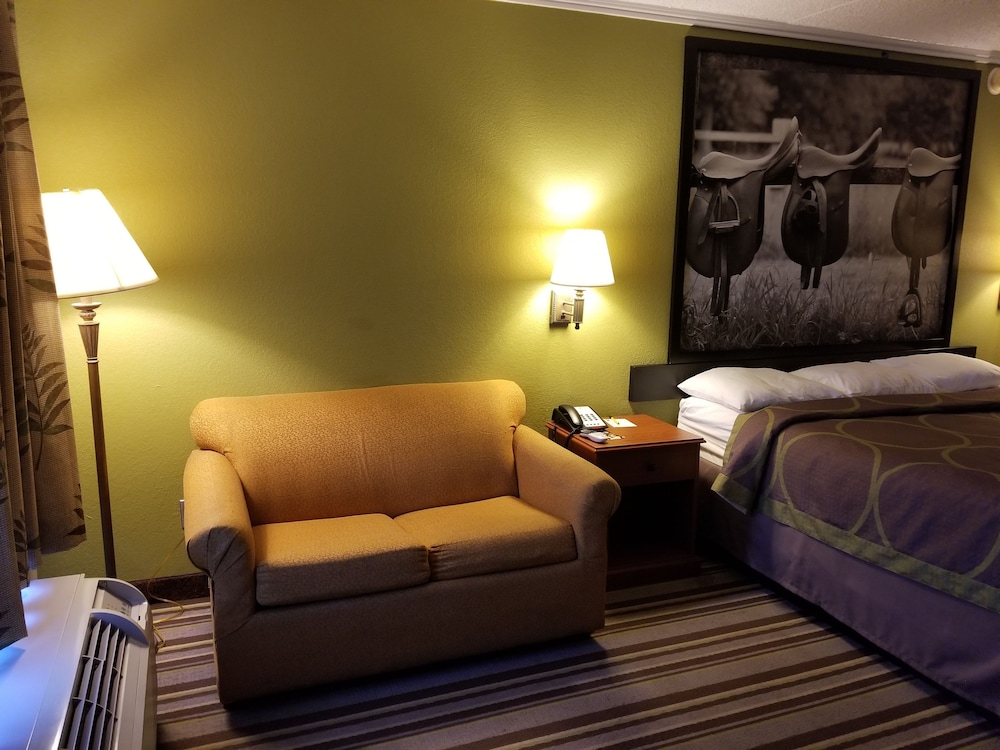 Super 8 By Wyndham Longview/North 24/42