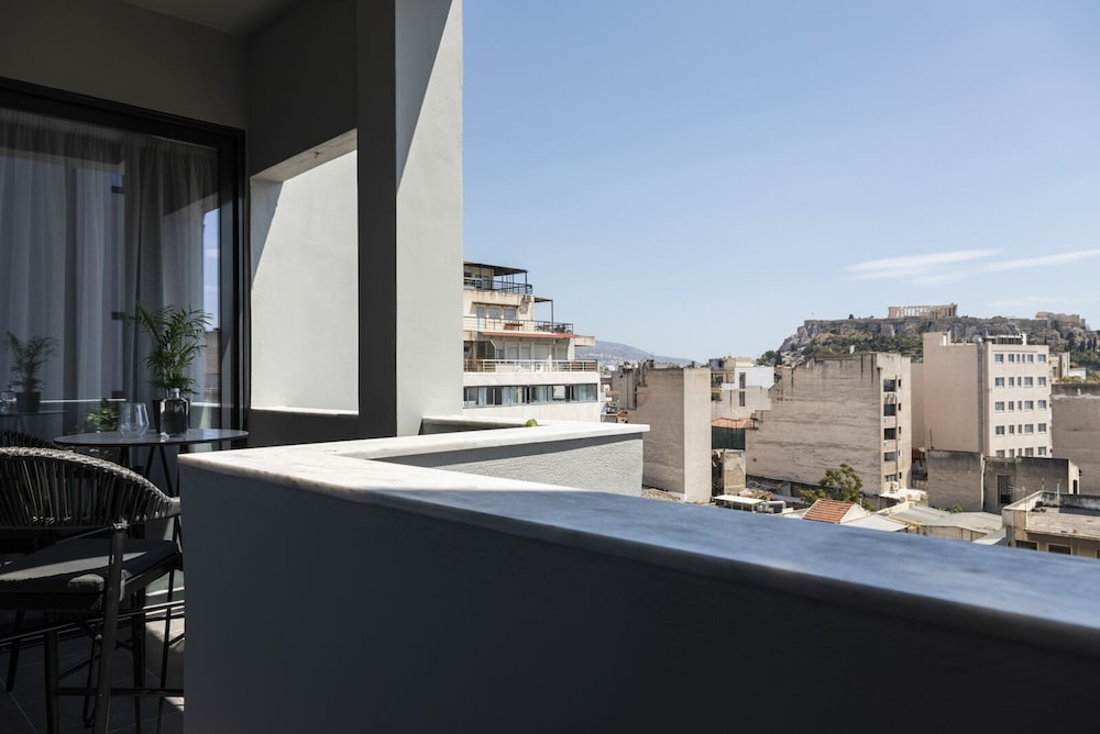 PLAY Theatrou Athens, a member of Brown Hotels 46/50