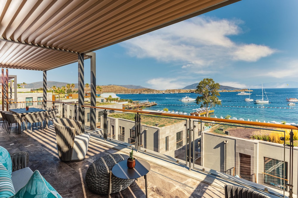 The Norm Le Chic Bodrum 7/75