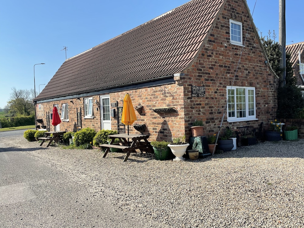 OYO Yarm Cottages 51/64