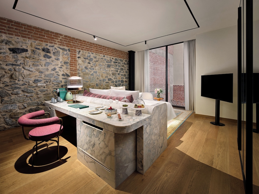 Atrium, Double Bed 5/6