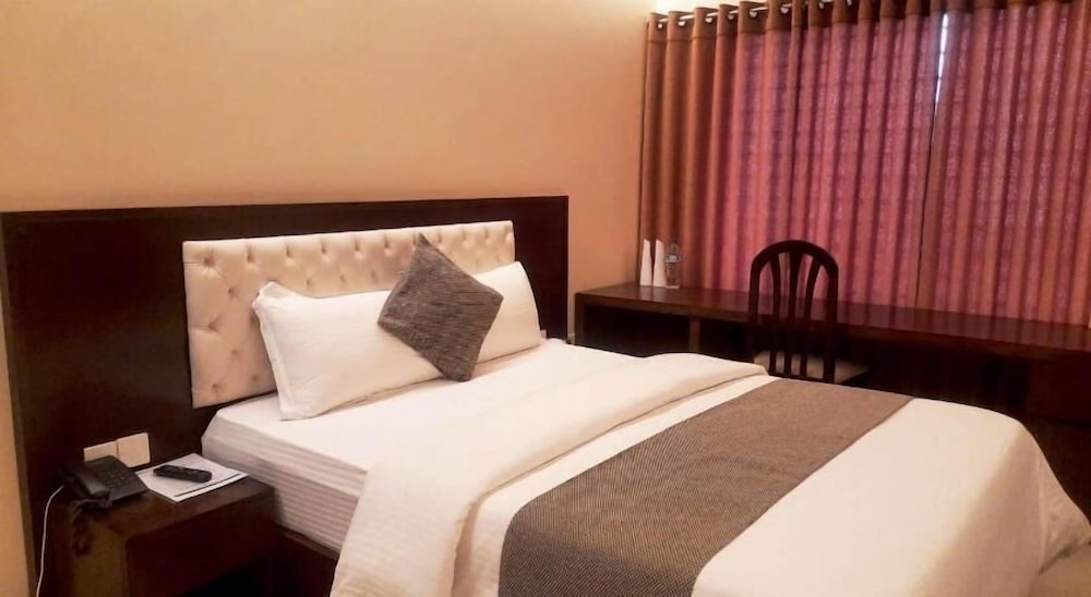 Richmond Hotel 16/34