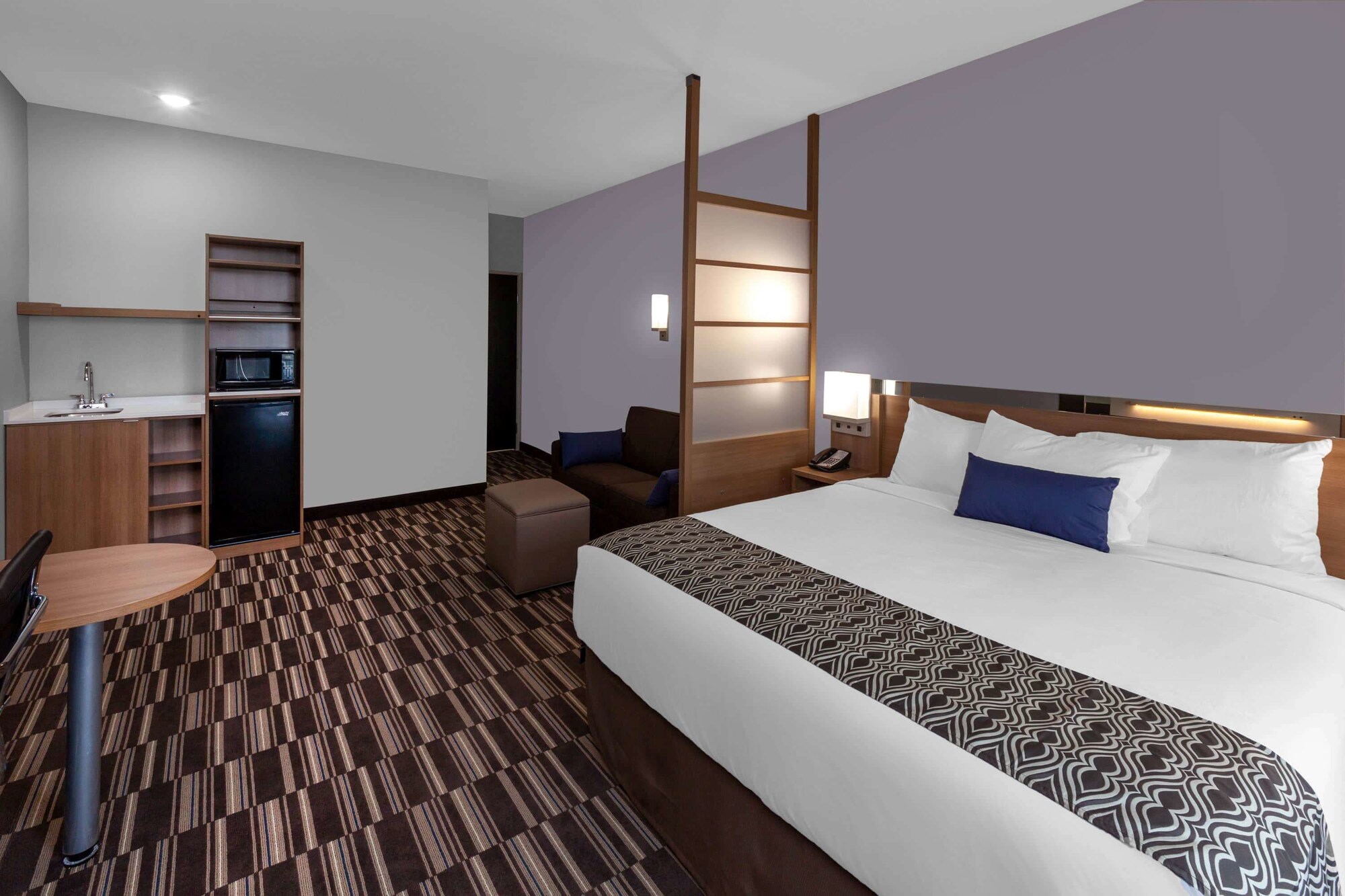 STUDIO, SUITE, KING BED