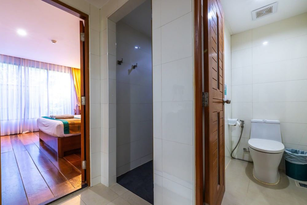Meet Holiday Hotel Rawai 53/55