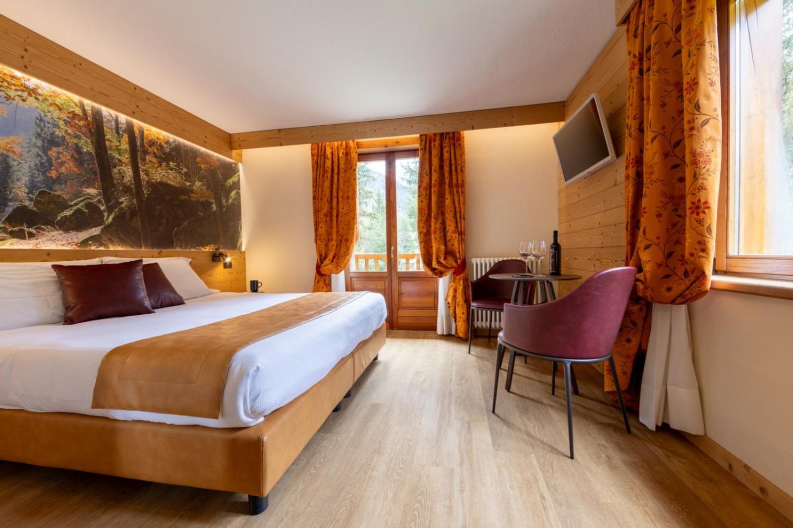 Deluxe, Double or Twin Bed, Garden View