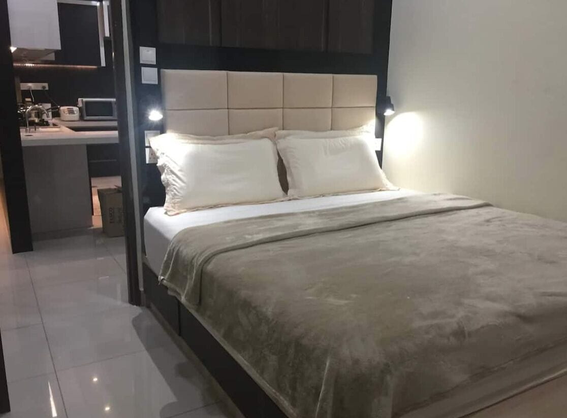 Family, Apartment, 1 Single and 2 Queen Beds