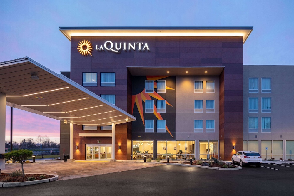 La Quinta Inn and Suites by Wyndham Centralia 4/50