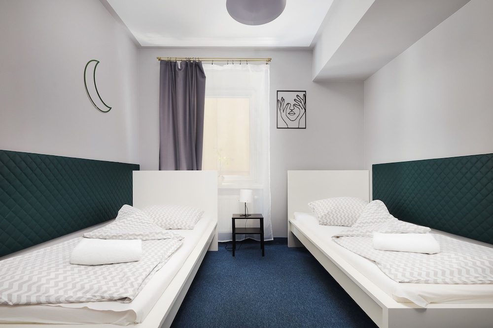 Moon Hostel New 19/28