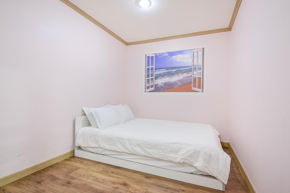Sokcho Tteurak Pension 21/50