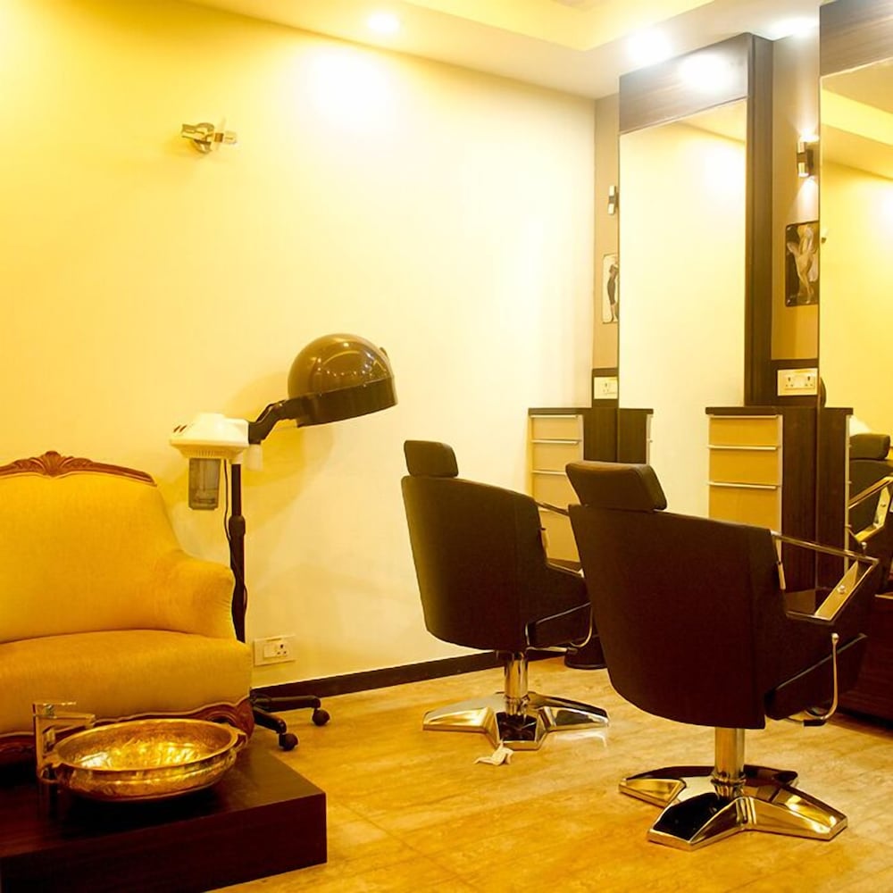 The Club Emerald Chembur 38/51