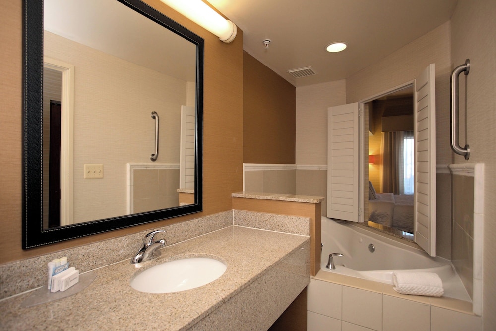 Fairfield Inn Suites By Marriott Edison South Plainfield 47/49