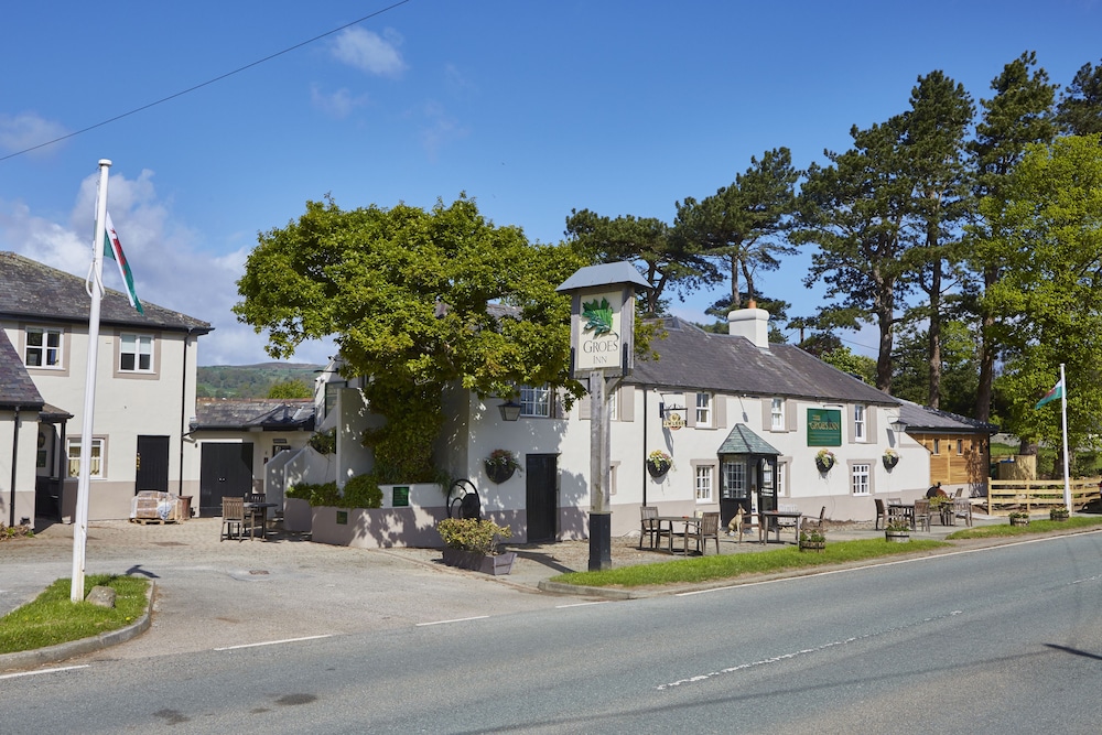 The Groes Inn 65/67