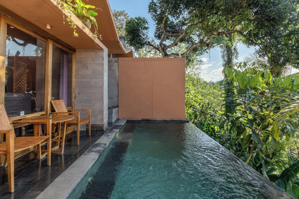 Amora Ubud Boutique Villas 22/48