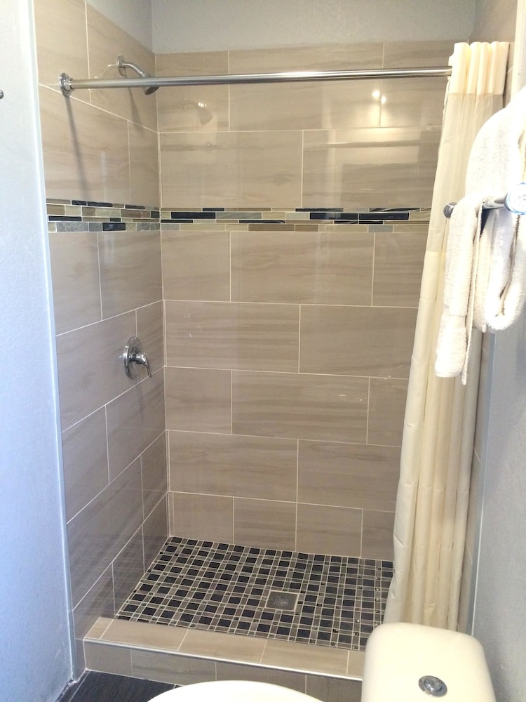 FairBridge Inn & Suites Merced - Gateway to Yosemite 26/27