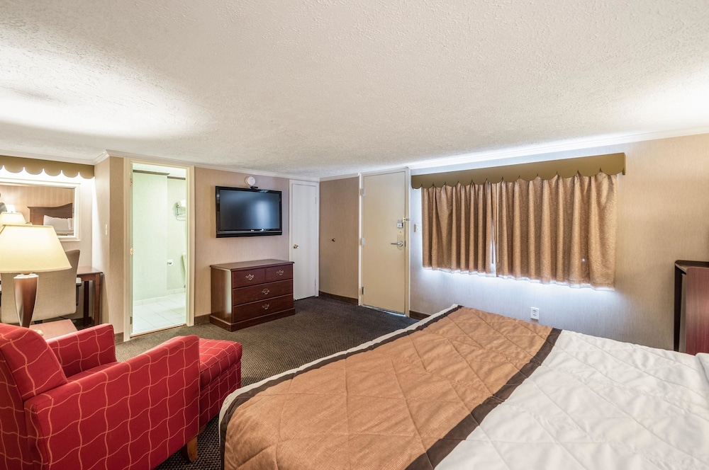 Rodeway Inn and Suites Charles Town WV 16/45