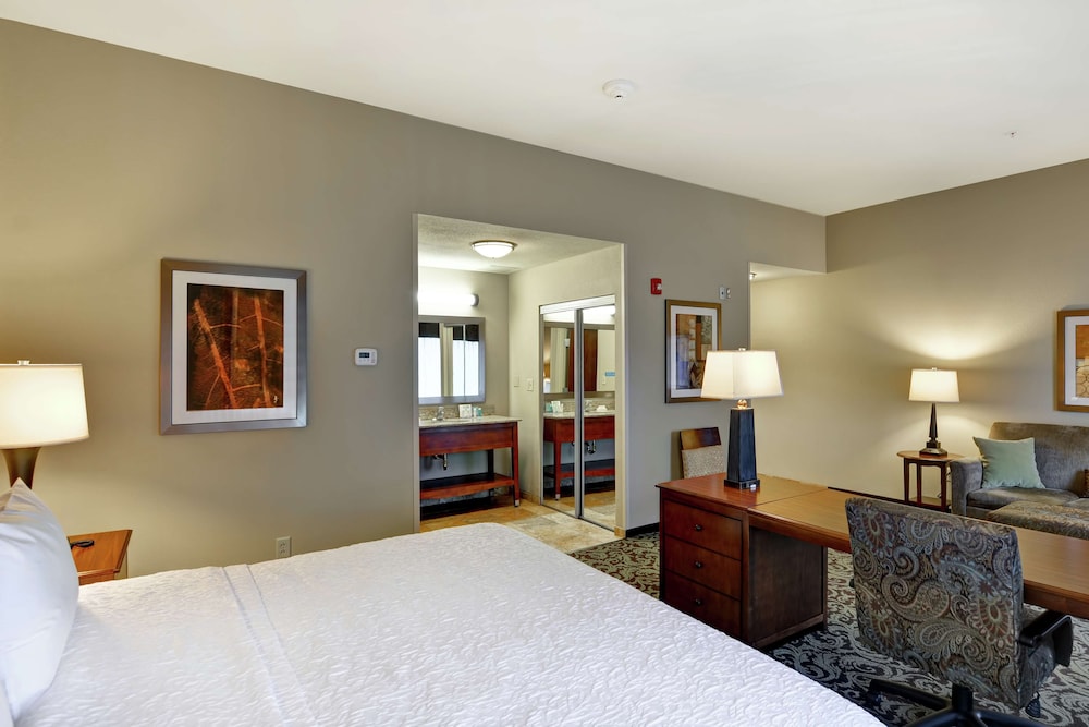 Hampton Inn and Suites New Hartford 28/64