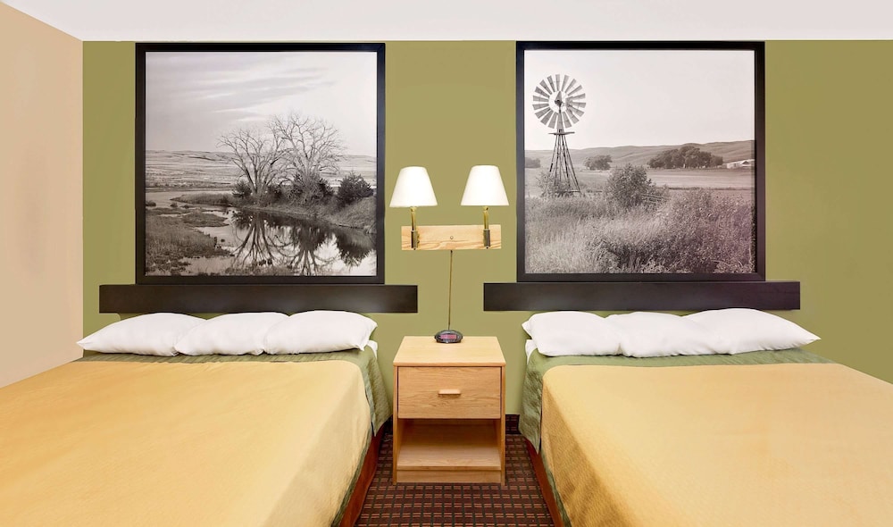 Super 8 by Wyndham Valentine NE 39/63