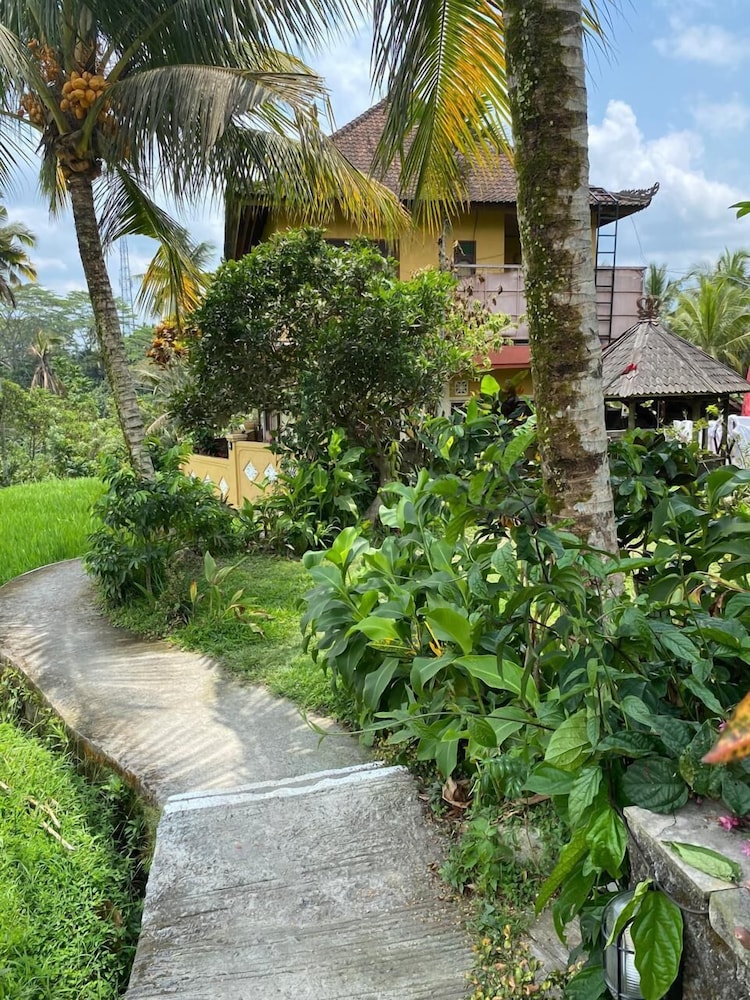 Dukuh Village Homestay & Villas 66/72