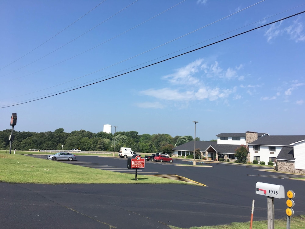 Regency Inn And Suites 28/51