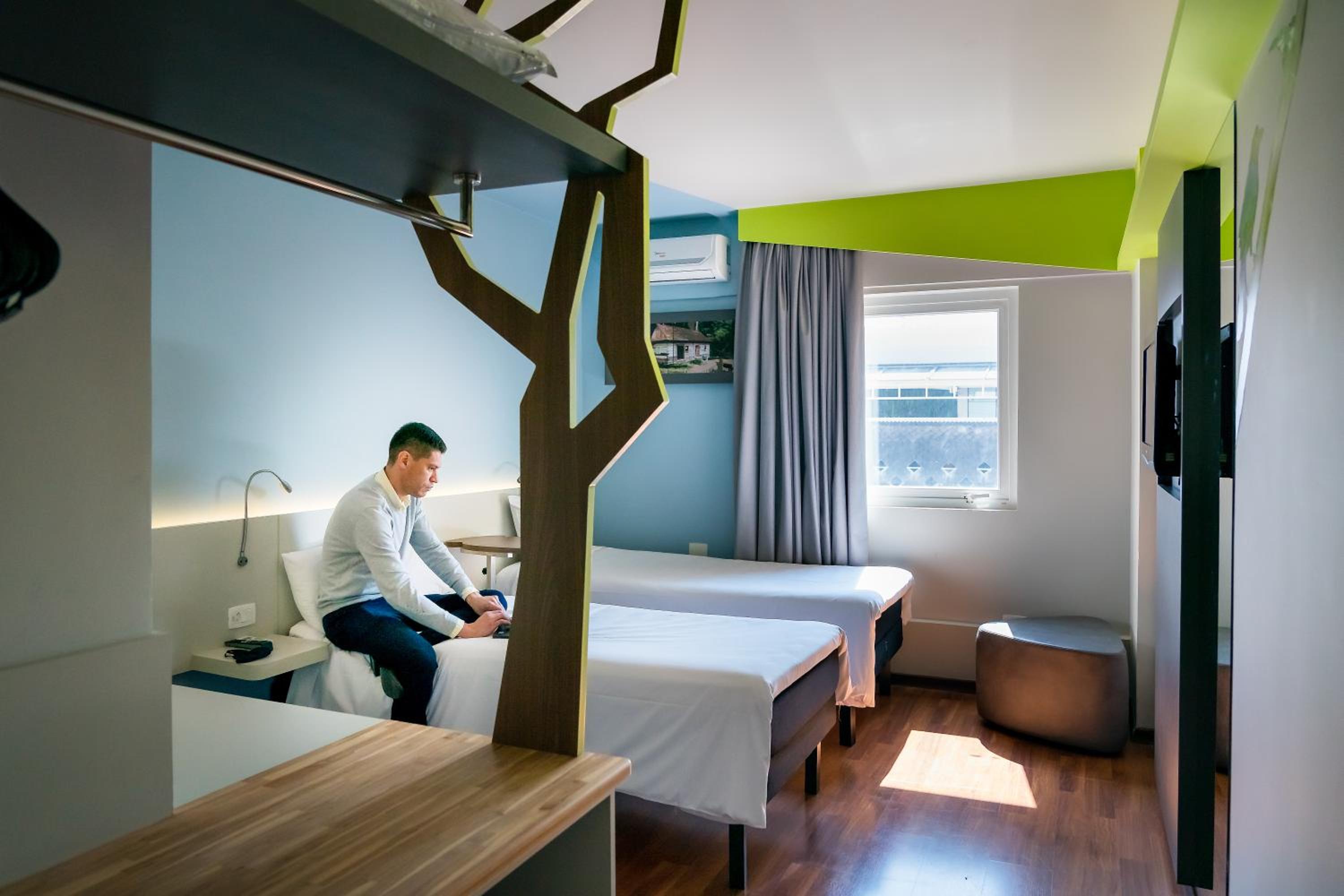 غرفة قياسية بسريرين منفصلين، ibis Styles Curitiba Centro Civico 6/10