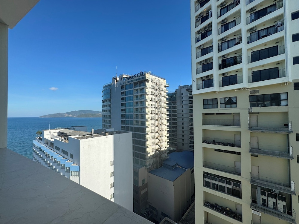 Nha Trang Palace Hotel 64/66
