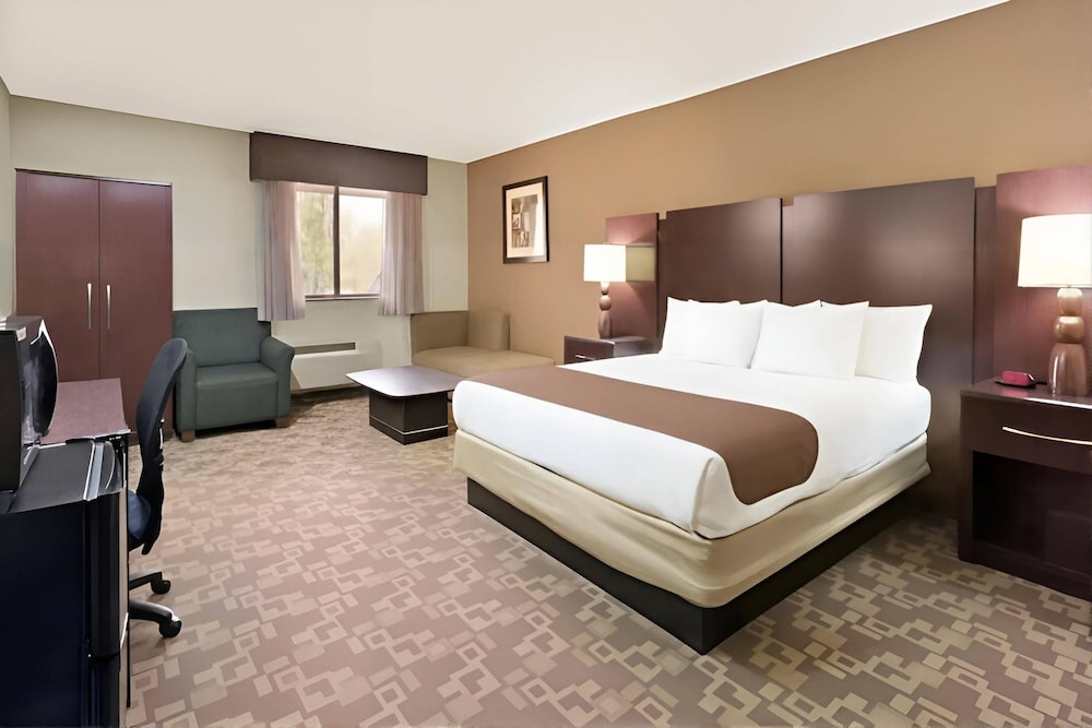 SUITE, KING BED