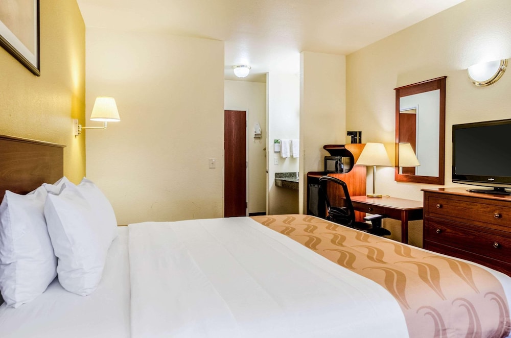 Holiday Inn Express Wichita North - Park City 15/38