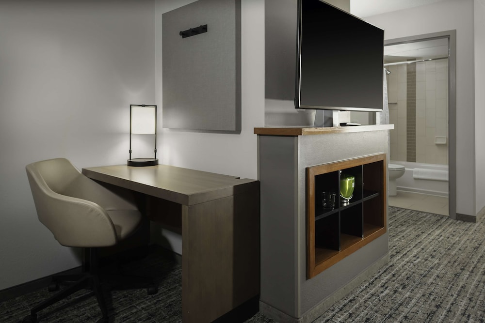 Hyatt Place Dallas/Arlington 55/59