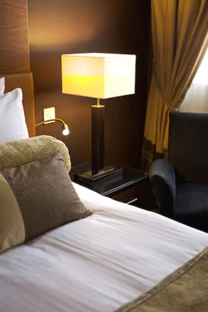 Parliament House Hotel 35/65