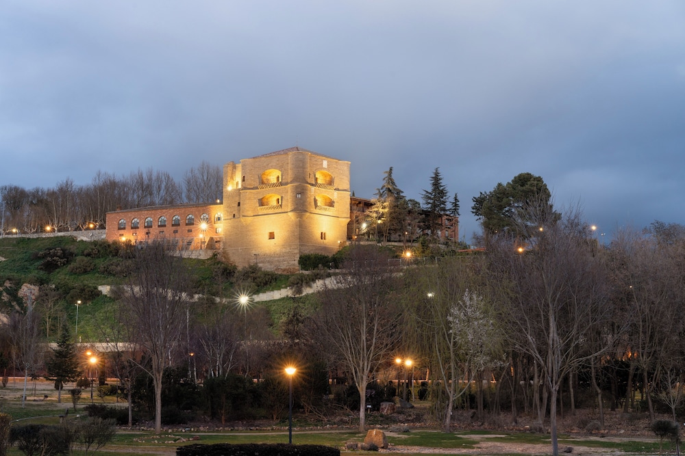 Parador De Benavente 2/63